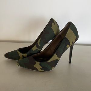 Camo heels - 7.5